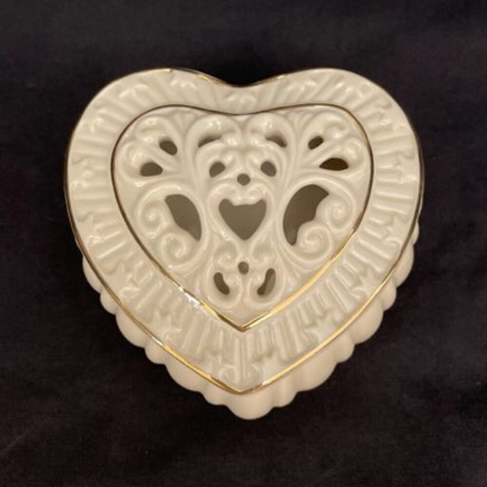 Vintage Lenox Porcelain Heart Shaped Cutout Lidded Trinket Box Ivory &‎ Gold